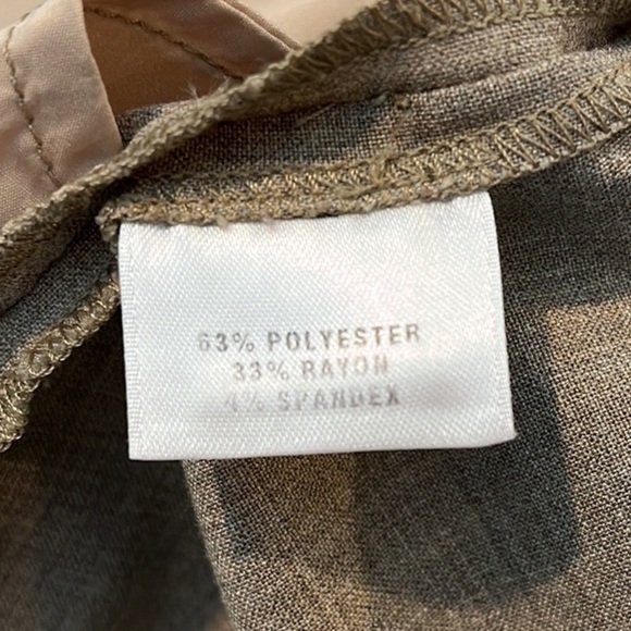 St. John Sport Tan Dress Pants Trousers with Gold Hardware Women’s Size 8 - Picture 7 of 14